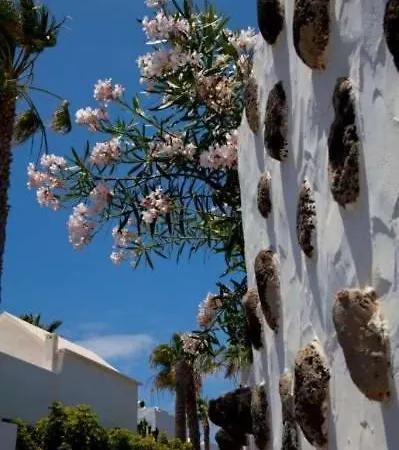 Playa Blanca Sleeps 6 Pool Wifi Apartment *