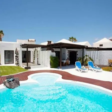 Apartment Playa Blanca Sleeps 6 Pool Wifi *