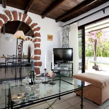 Playa Blanca Sleeps 6 Pool Wifi Apartment Playa Blanca (Lanzarote)