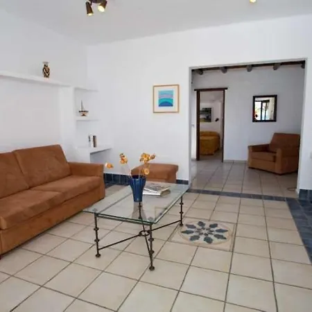 Playa Blanca Sleeps 6 Pool Wifi Apartment