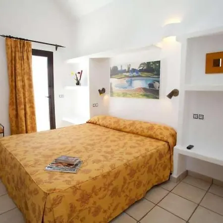 Playa Blanca Sleeps 6 Pool Wifi Apartment