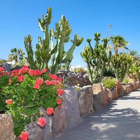 Playa Blanca Sleeps 6 Pool Wifi Apartment *
